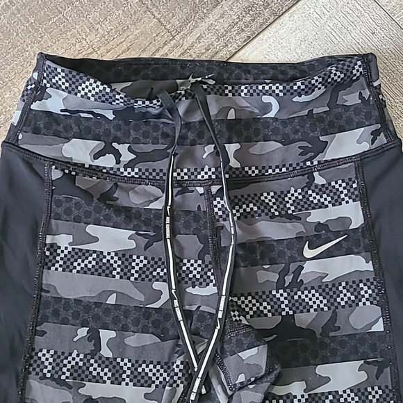 Nike Dri-Fit Running  Leggings - Ladies size XS - Picture 2 of 5